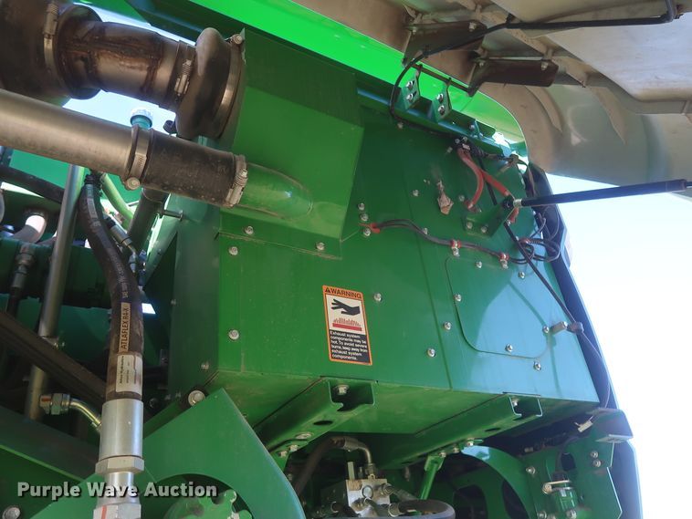 image for item DJ1821 2016 John Deere S670 STS  combine