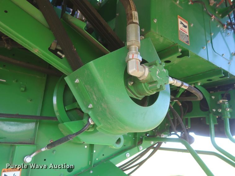 image for item DJ1821 2016 John Deere S670 STS  combine