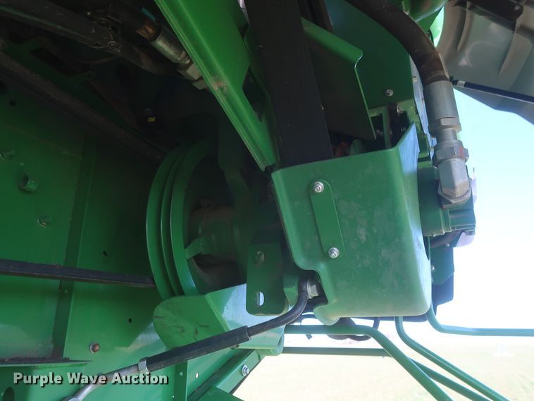 image for item DJ1821 2016 John Deere S670 STS  combine