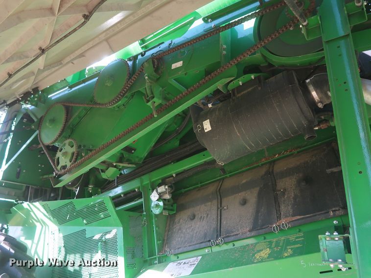 image for item DJ1821 2016 John Deere S670 STS  combine