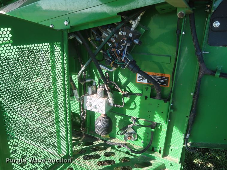 image for item DJ1821 2016 John Deere S670 STS  combine