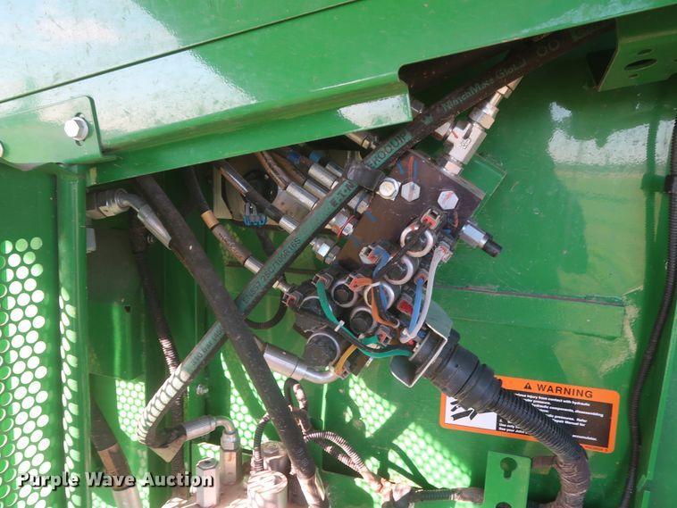 image for item DJ1821 2016 John Deere S670 STS  combine