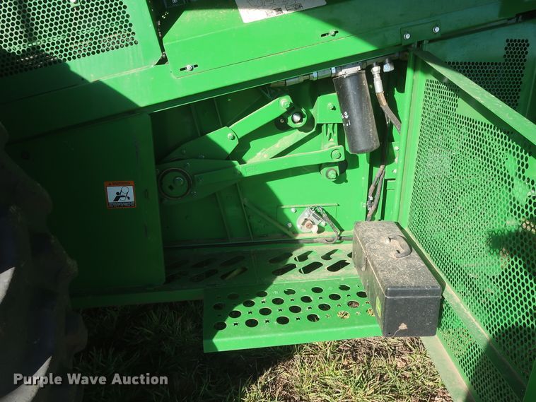 image for item DJ1821 2016 John Deere S670 STS  combine