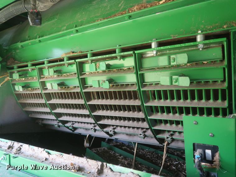 image for item DJ1821 2016 John Deere S670 STS  combine