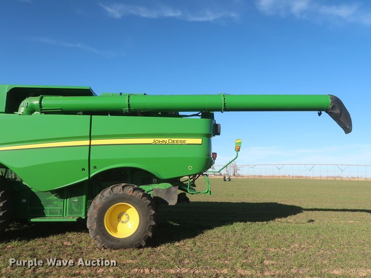 image for item DJ1821 2016 John Deere S670 STS  combine