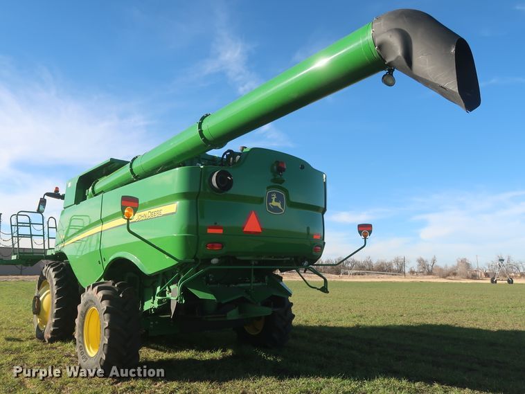 image for item DJ1821 2016 John Deere S670 STS  combine