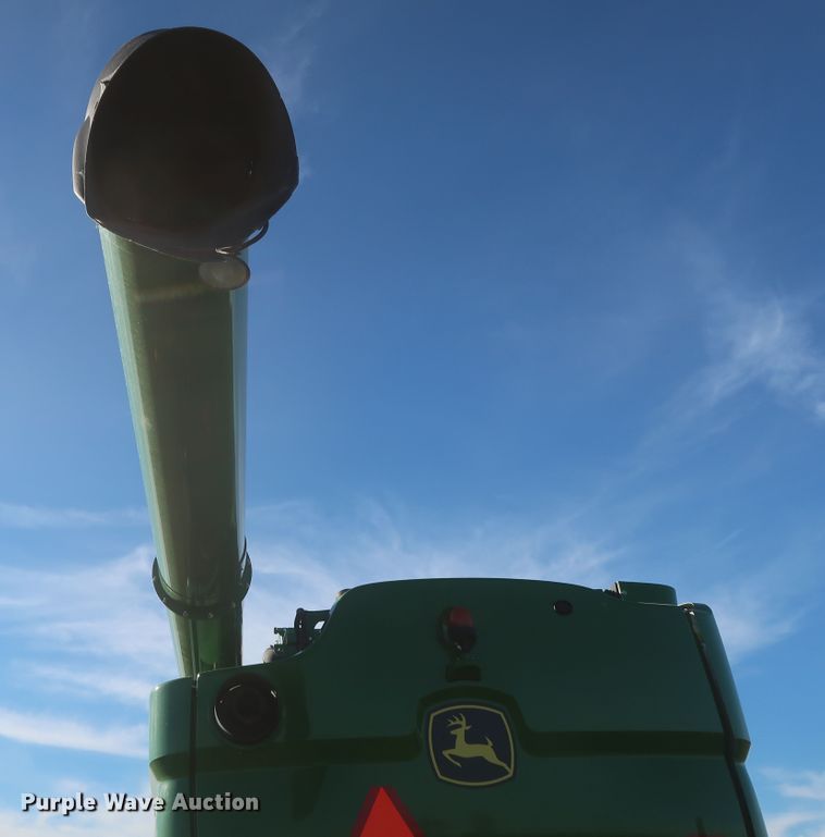 image for item DJ1821 2016 John Deere S670 STS  combine