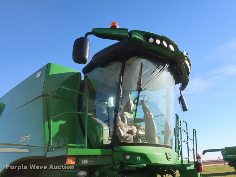 image for item DJ1821 2016 John Deere S670 STS  combine
