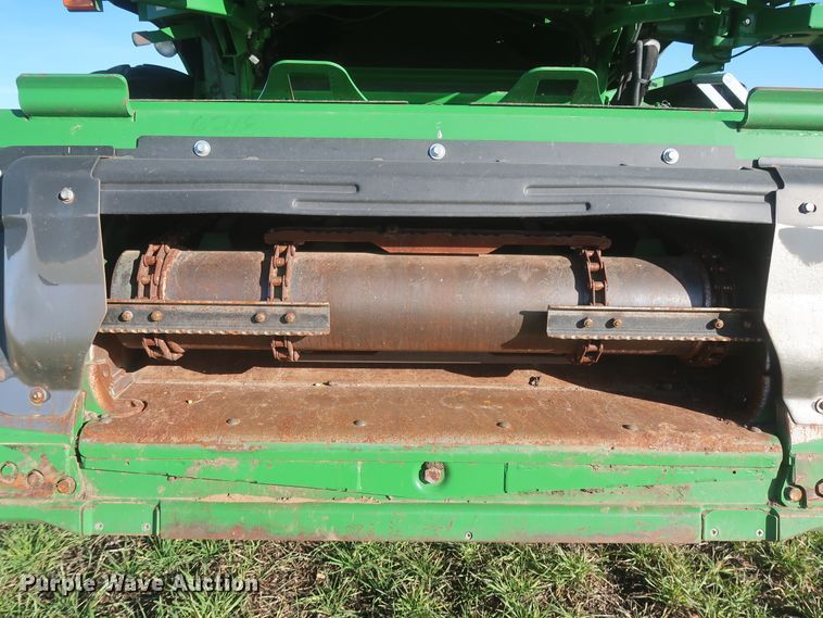 image for item DJ1821 2016 John Deere S670 STS  combine