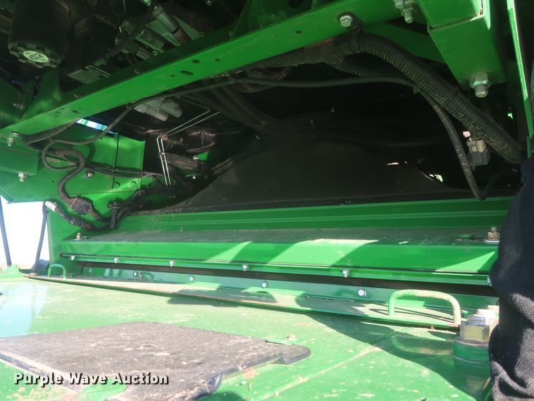 image for item DJ1821 2016 John Deere S670 STS  combine