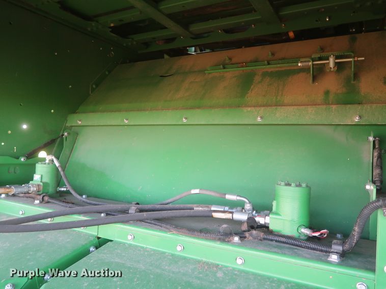 image for item DJ1821 2016 John Deere S670 STS  combine