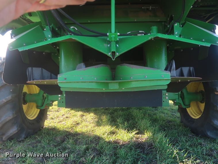 image for item DJ1821 2016 John Deere S670 STS  combine