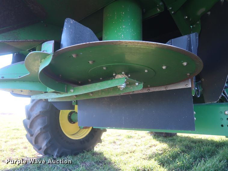 image for item DJ1821 2016 John Deere S670 STS  combine