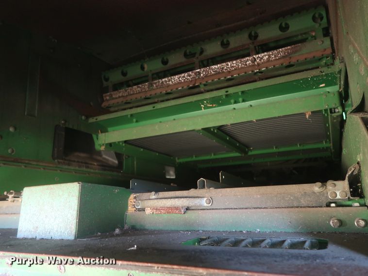 image for item DJ1821 2016 John Deere S670 STS  combine