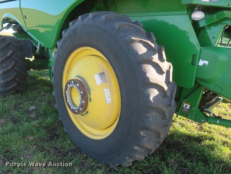 image for item DJ1821 2016 John Deere S670 STS  combine