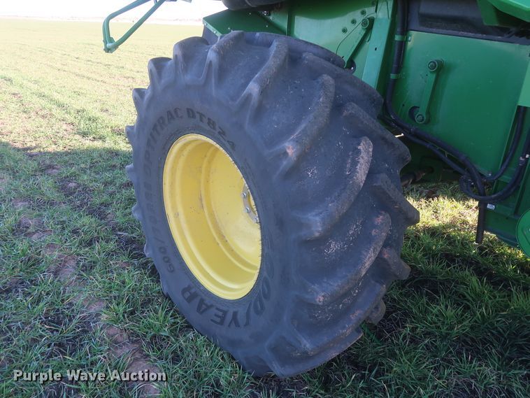 image for item DJ1821 2016 John Deere S670 STS  combine