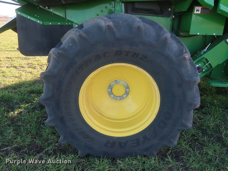 image for item DJ1821 2016 John Deere S670 STS  combine