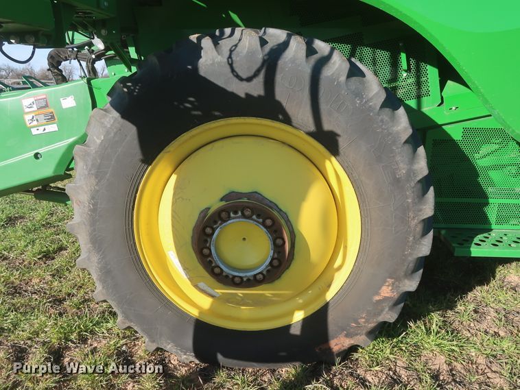 image for item DJ1821 2016 John Deere S670 STS  combine