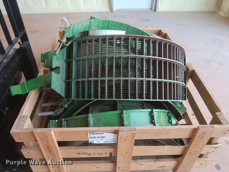 image for item DJ1821 2016 John Deere S670 STS  combine