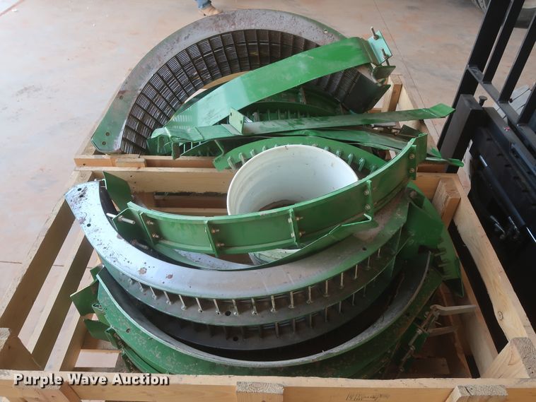 image for item DJ1821 2016 John Deere S670 STS  combine