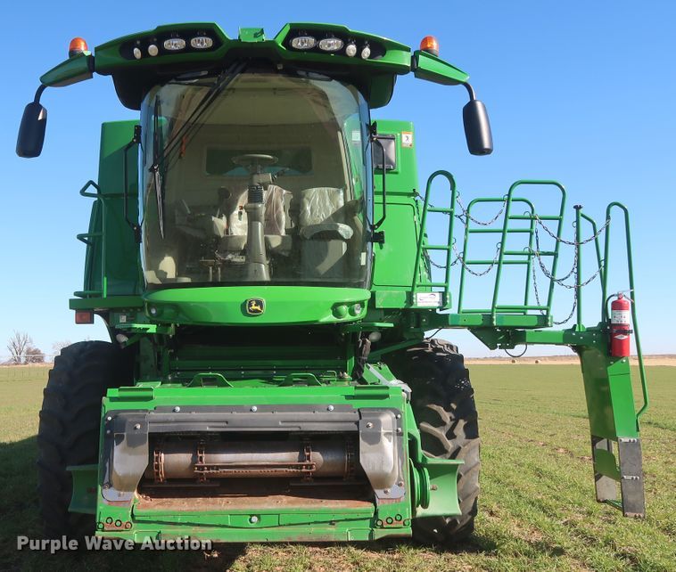 image for item DJ1822 2016 John Deere S670 STS  combine