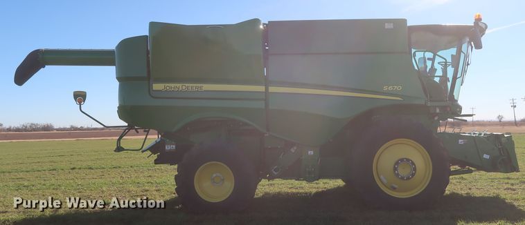 image for item DJ1822 2016 John Deere S670 STS  combine