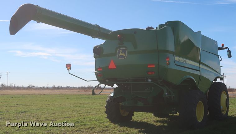 image for item DJ1822 2016 John Deere S670 STS  combine