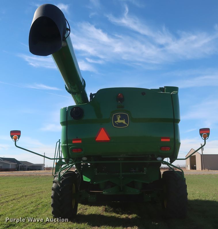 image for item DJ1822 2016 John Deere S670 STS  combine