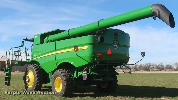 image for item DJ1822 2016 John Deere S670 STS  combine