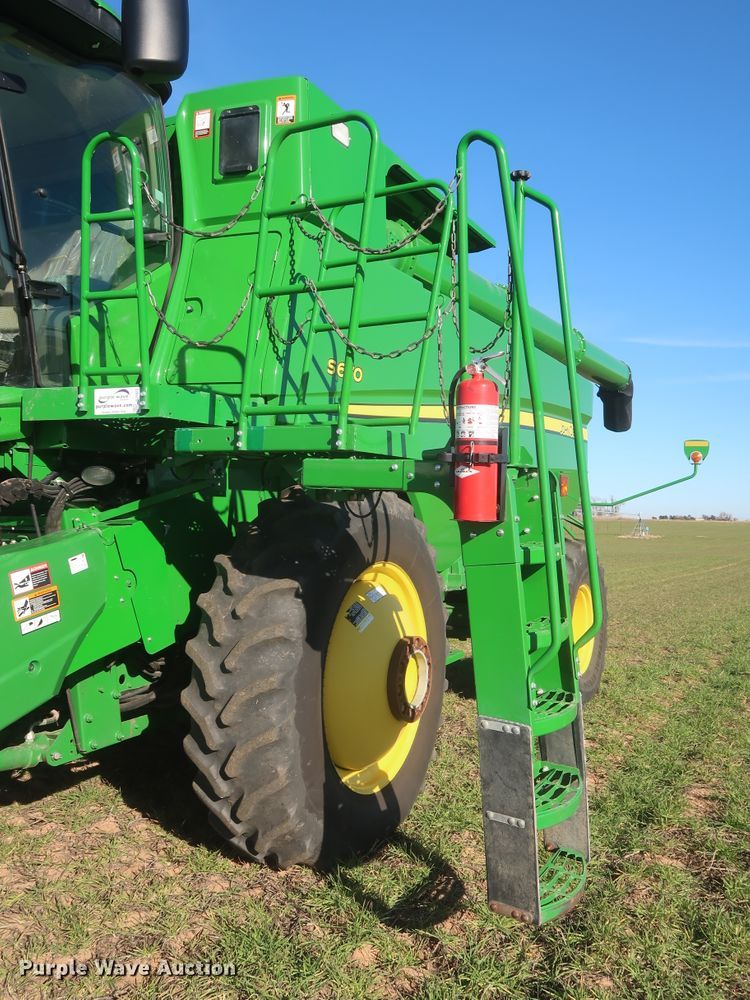 image for item DJ1822 2016 John Deere S670 STS  combine