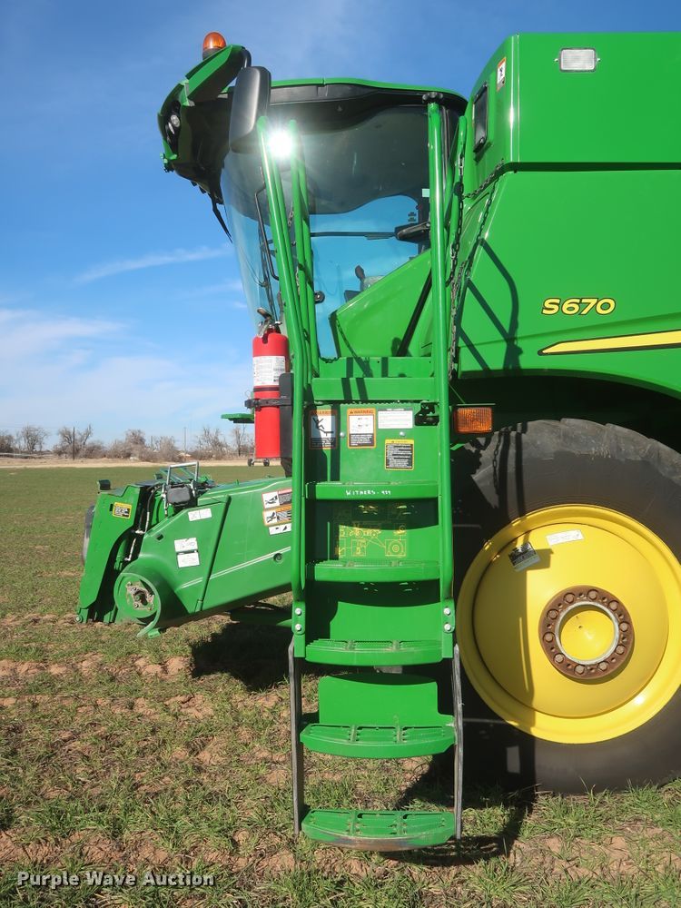 image for item DJ1822 2016 John Deere S670 STS  combine