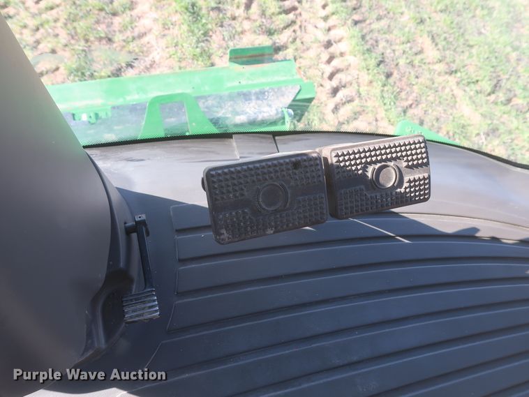 image for item DJ1822 2016 John Deere S670 STS  combine