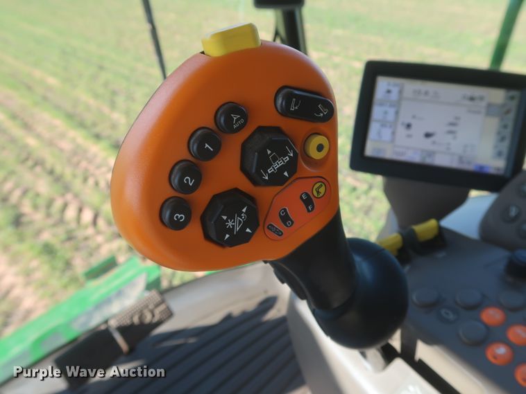 image for item DJ1822 2016 John Deere S670 STS  combine