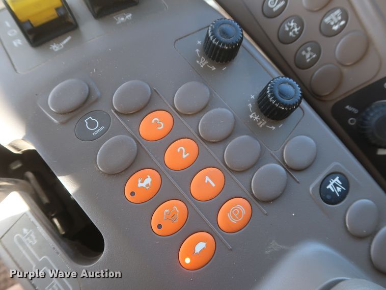 image for item DJ1822 2016 John Deere S670 STS  combine