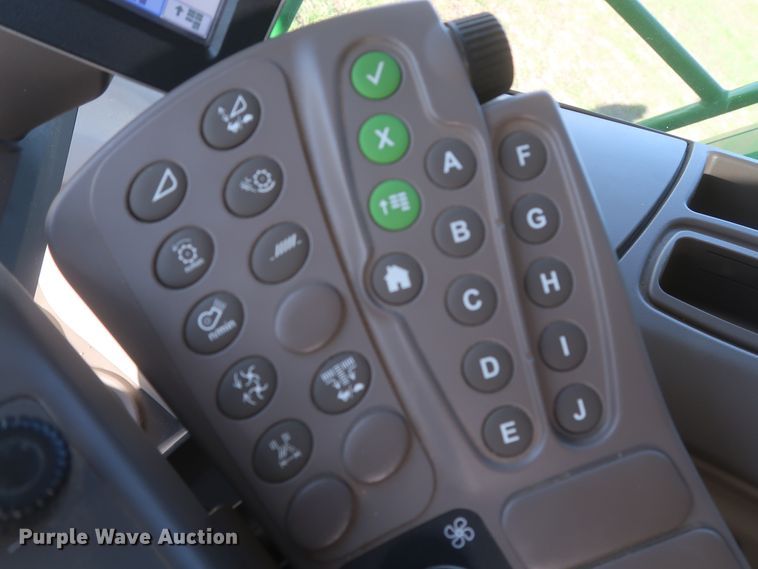 image for item DJ1822 2016 John Deere S670 STS  combine