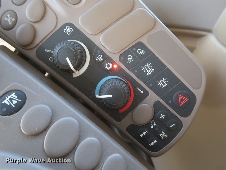 image for item DJ1822 2016 John Deere S670 STS  combine