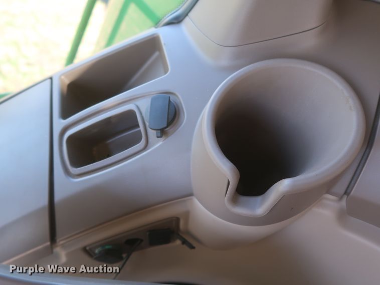 image for item DJ1822 2016 John Deere S670 STS  combine