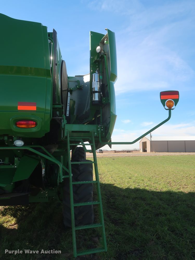 image for item DJ1822 2016 John Deere S670 STS  combine