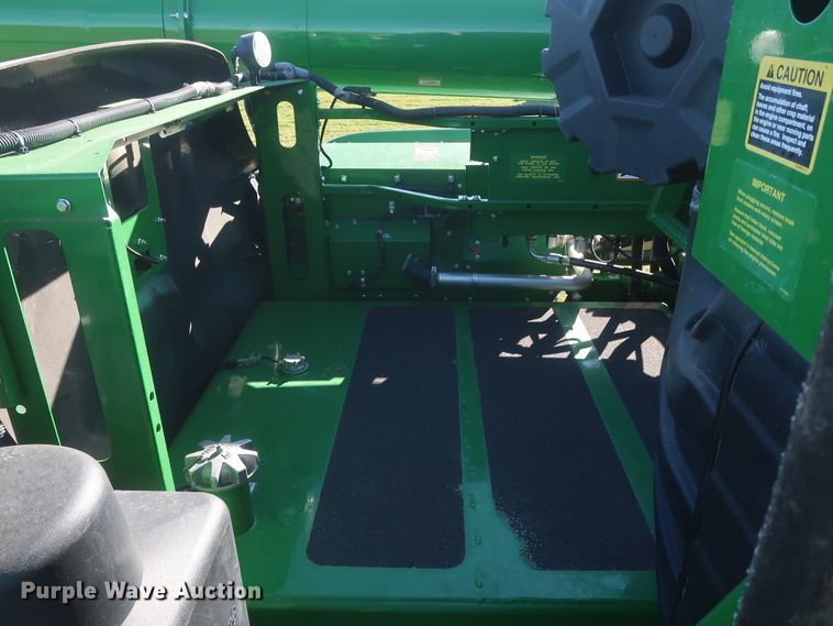 image for item DJ1822 2016 John Deere S670 STS  combine