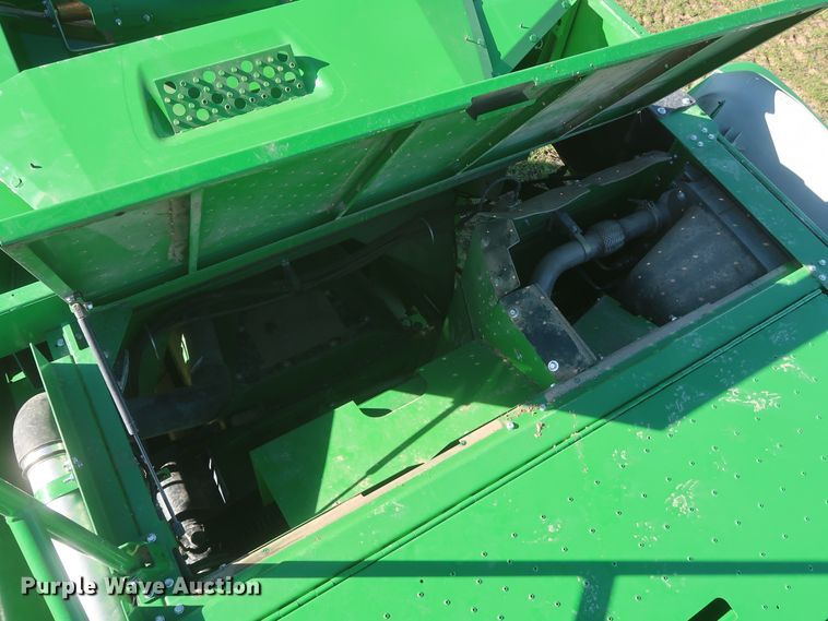 image for item DJ1822 2016 John Deere S670 STS  combine