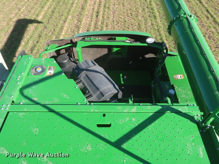 image for item DJ1822 2016 John Deere S670 STS  combine