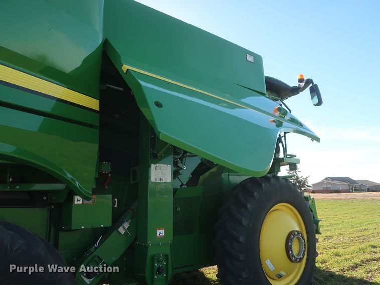 image for item DJ1822 2016 John Deere S670 STS  combine