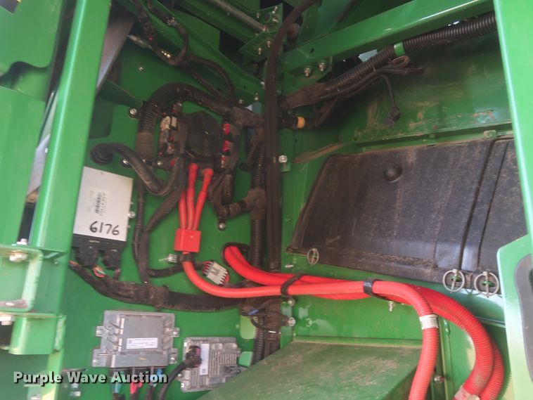 image for item DJ1822 2016 John Deere S670 STS  combine