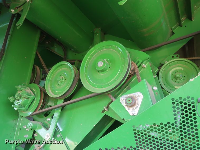 image for item DJ1822 2016 John Deere S670 STS  combine