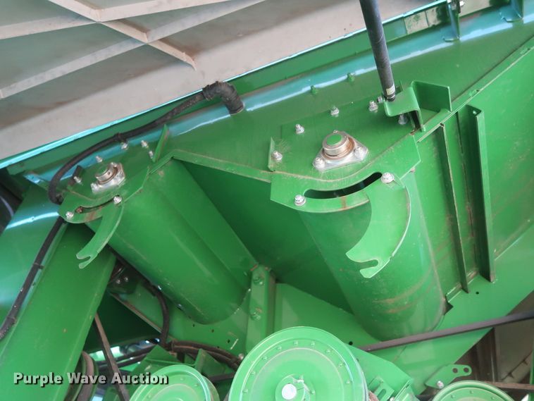 image for item DJ1822 2016 John Deere S670 STS  combine