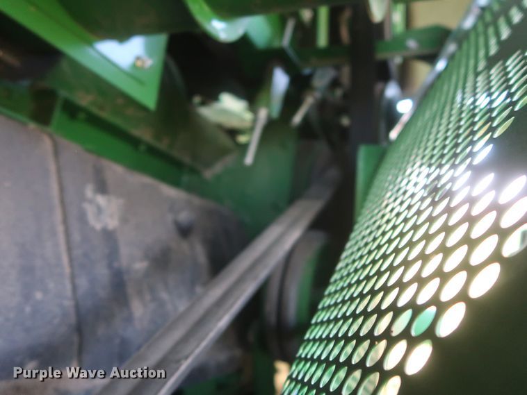 image for item DJ1822 2016 John Deere S670 STS  combine