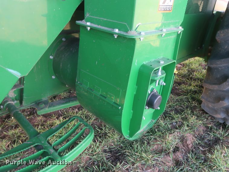 image for item DJ1822 2016 John Deere S670 STS  combine