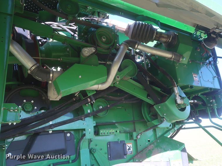 image for item DJ1822 2016 John Deere S670 STS  combine