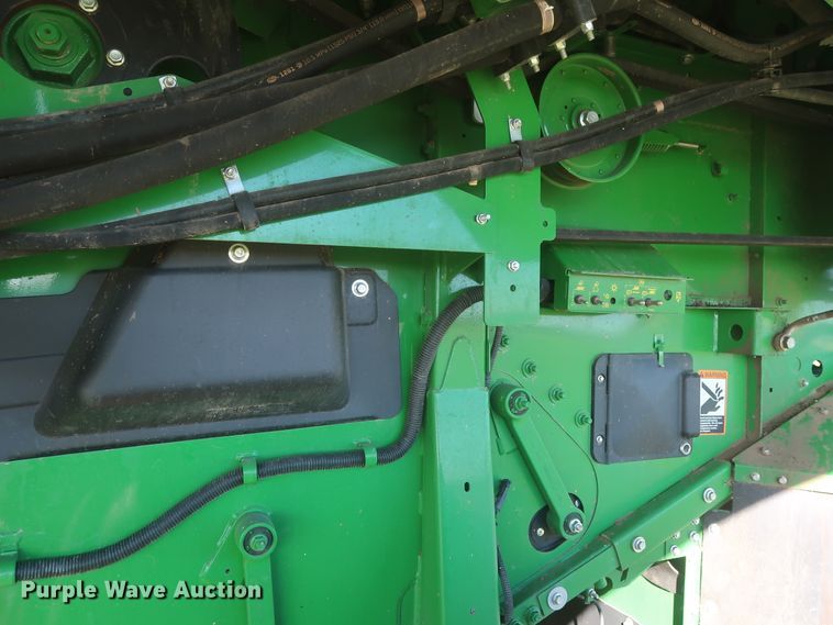 image for item DJ1822 2016 John Deere S670 STS  combine