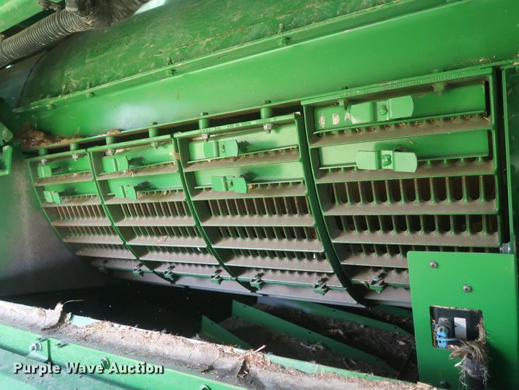 image for item DJ1822 2016 John Deere S670 STS  combine